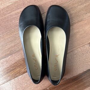 Unisa Black Leather Classic Ballet Flats